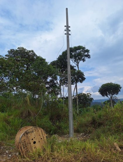 electrificacion-postes-esperanza-el-pangui