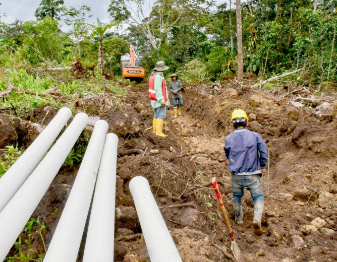 CONSTRUCCIÓN DE SISTEMA DE SANEAMIENTO PARA CENTRO SHUAR UWENTS ALCANZA UN 30% DE AVANCE