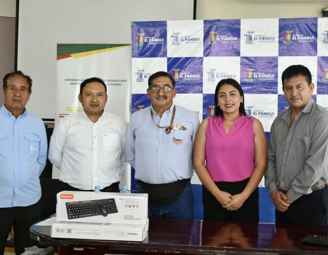 INSTITUCIONES ENTREGARON EQUIPOS TECNOLÓGICOS A ESCUELAS RURALES