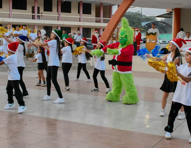 EL PANGUI ILUMINA DICIEMBRE CON EL ENCENDIDO DEL ÁRBOL NAVIDEÑO
