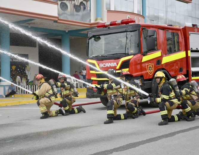 EL PANGUI CELEBRÓ LA ENTREGA OFICIAL DE UNA MODERNA AUTOBOMBA Y FIRMA CONVENIO PARA AMBULANCIA