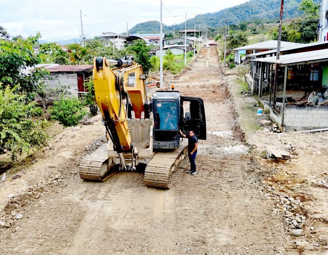 ALCALDE JAIRO HERRERA INICIÓ PROYECTOS DE REGENERACIÓN URBANA Y SANEAMIENTO EN LA PARROQUIA PACHICUTZA POR MÁS DE USD. 311 MIL