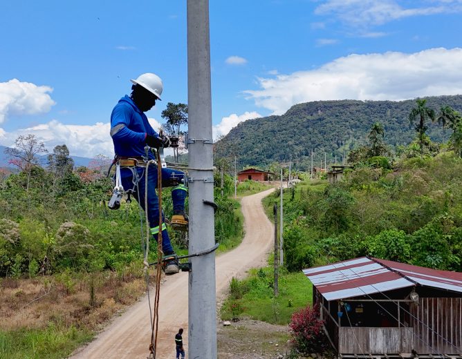 PROYECTO DE ILUMINACIÓN EN ETSA PRESENTA UN 50% DE AVANCE